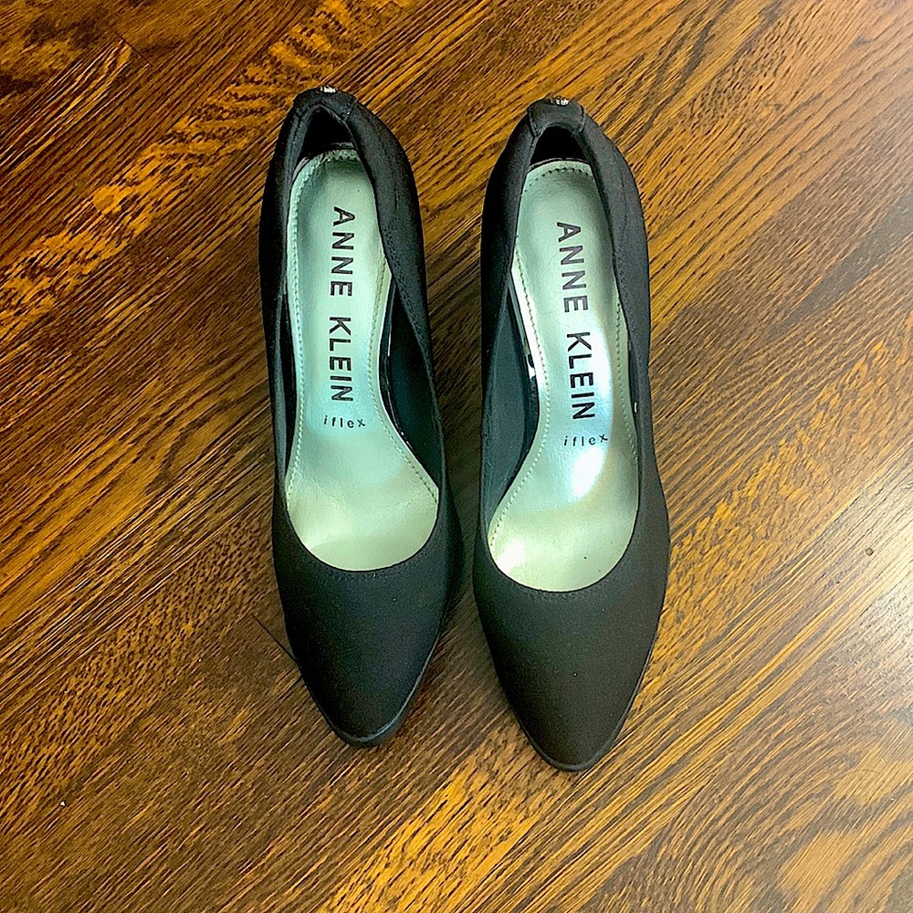 Classic and classy. All seasons, all occasions. For the feminine boss lady!